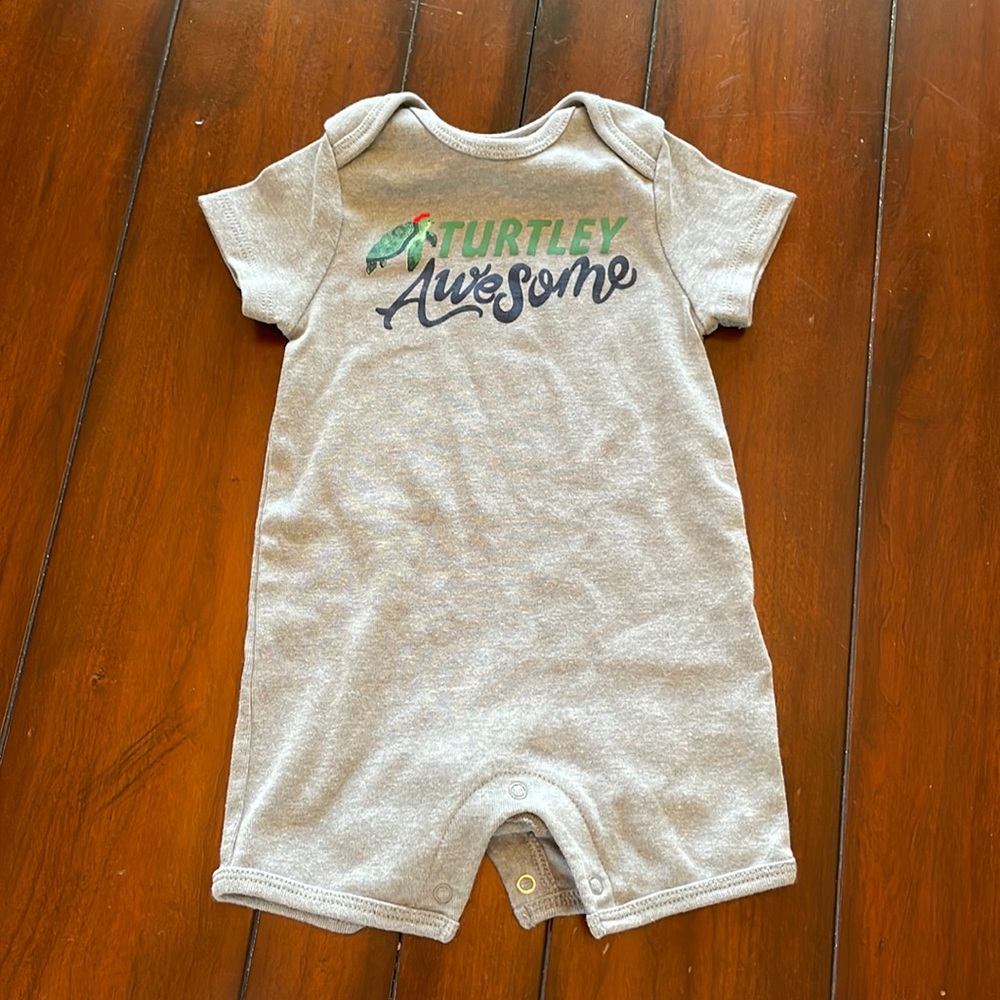 Old Navy romper 3-6 months